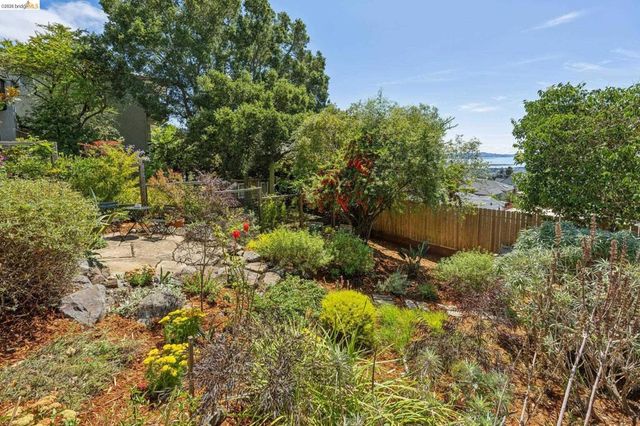 218 Cambridge Ave, Kensington, CA 94708