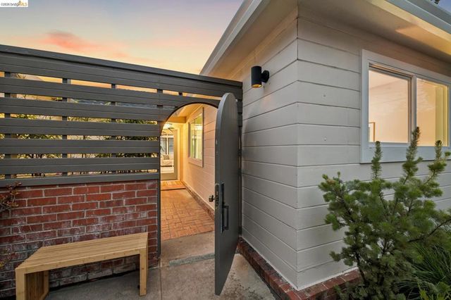 218 Cambridge Ave, Kensington, CA 94708