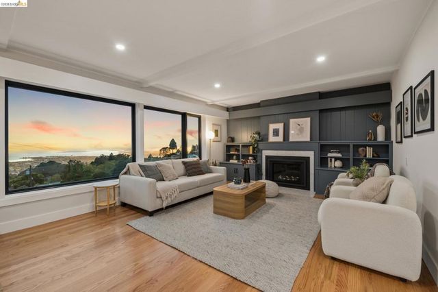 218 Cambridge Ave, Kensington, CA 94708