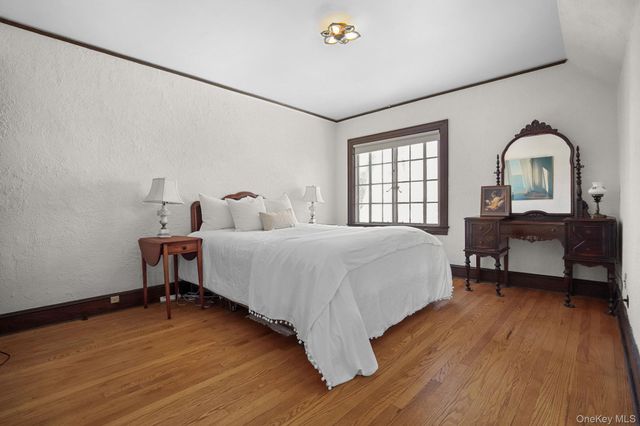 19 Surrey Lane, Yonkers, NY 10710