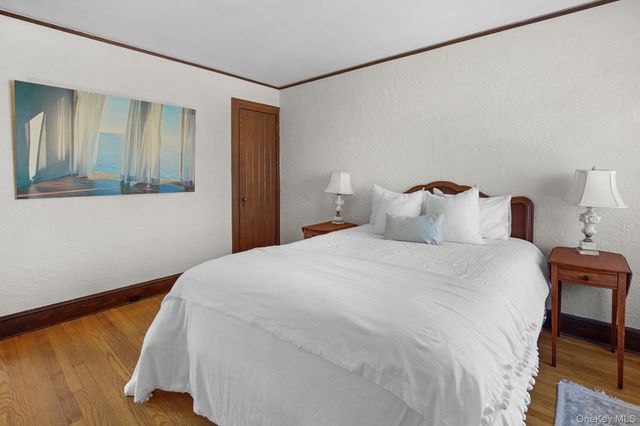 19 Surrey Lane, Yonkers, NY 10710