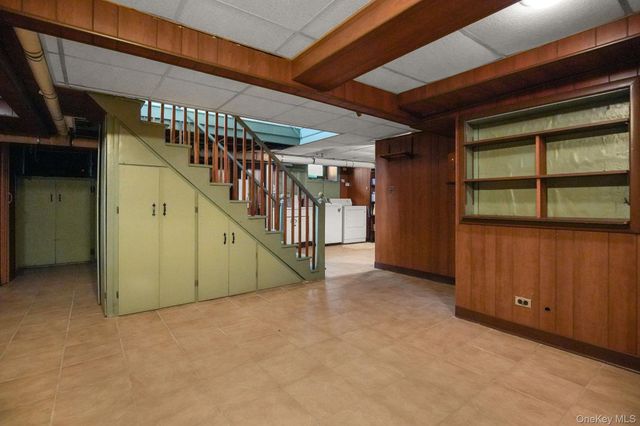 19 Surrey Lane, Yonkers, NY 10710