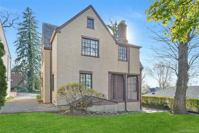 19 Surrey Lane, Yonkers, NY 10710