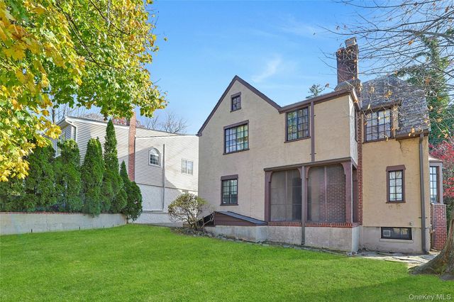 19 Surrey Lane, Yonkers, NY 10710