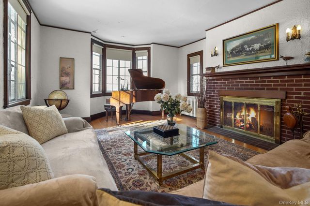 19 Surrey Lane, Yonkers, NY 10710