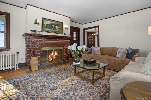 19 Surrey Lane, Yonkers, NY 10710