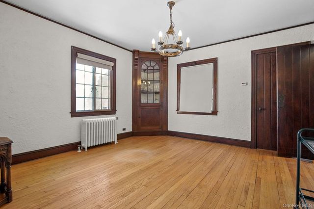 19 Surrey Lane, Yonkers, NY 10710