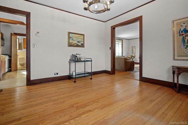 19 Surrey Lane, Yonkers, NY 10710