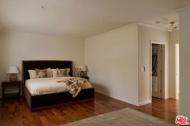 4734 Greenbush Avenue, Los Angeles, CA 91423