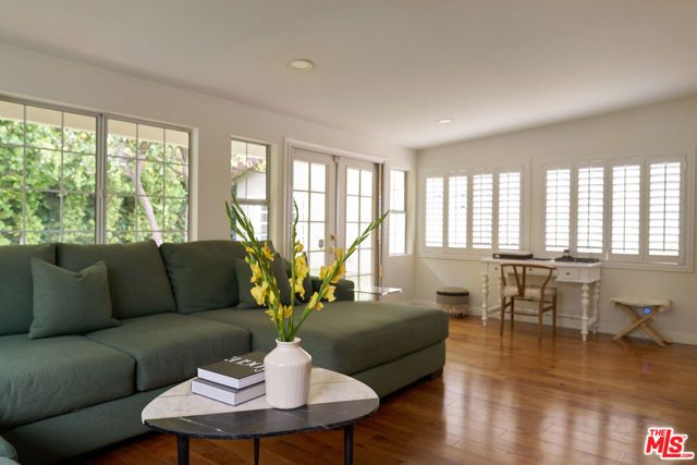 4734 Greenbush Avenue, Los Angeles, CA 91423