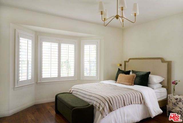 4734 Greenbush Avenue, Los Angeles, CA 91423
