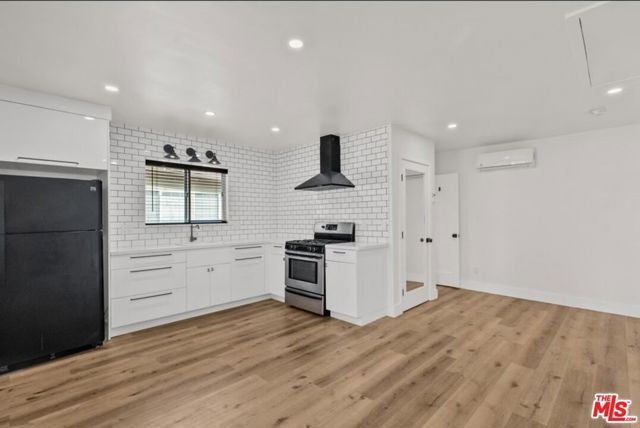 4734 Greenbush Avenue, Los Angeles, CA 91423