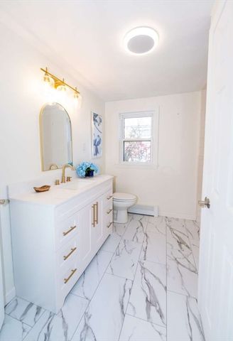 15 Swan Ave, Methuen, MA 01844