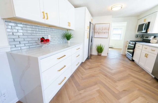 15 Swan Ave, Methuen, MA 01844