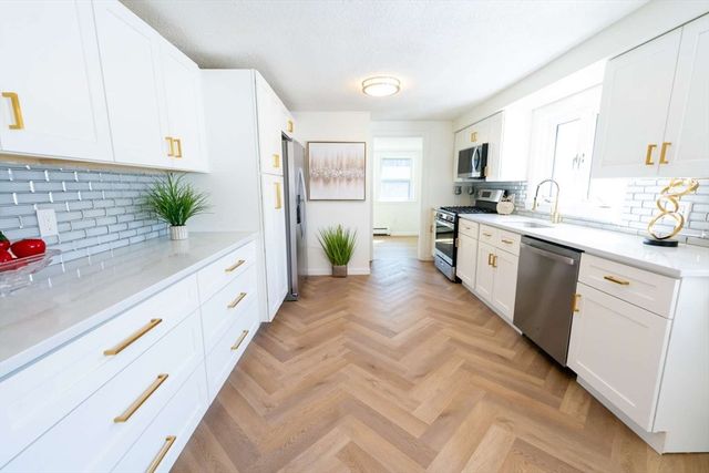 15 Swan Ave, Methuen, MA 01844