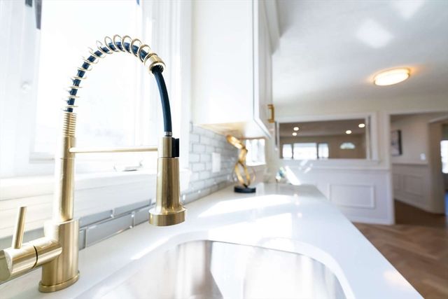 15 Swan Ave, Methuen, MA 01844