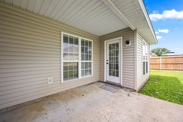 704 SW Charlotte Street, Gravette, AR 72736