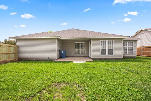 704 SW Charlotte Street, Gravette, AR 72736