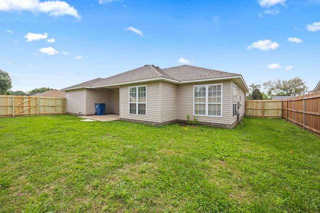704 SW Charlotte Street, Gravette, AR 72736