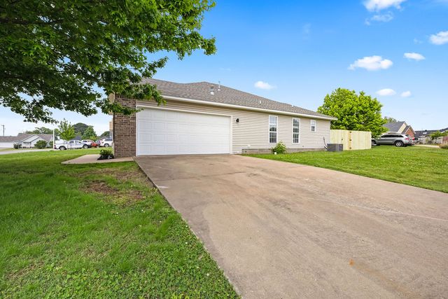 704 SW Charlotte Street, Gravette, AR 72736