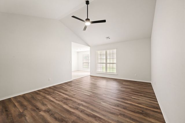 704 SW Charlotte Street, Gravette, AR 72736