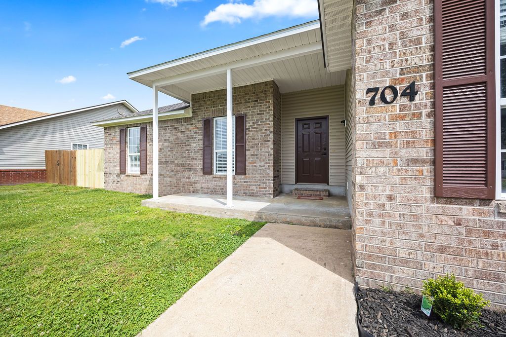 704 SW Charlotte Street, Gravette, AR 72736