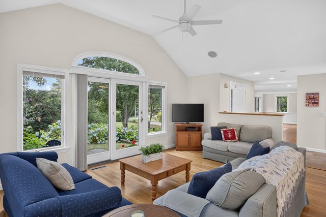 72 Smith Street, Chatham, MA 02633