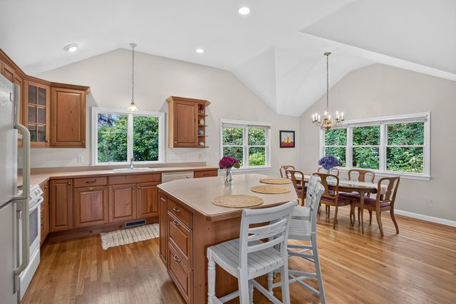 72 Smith Street, Chatham, MA 02633