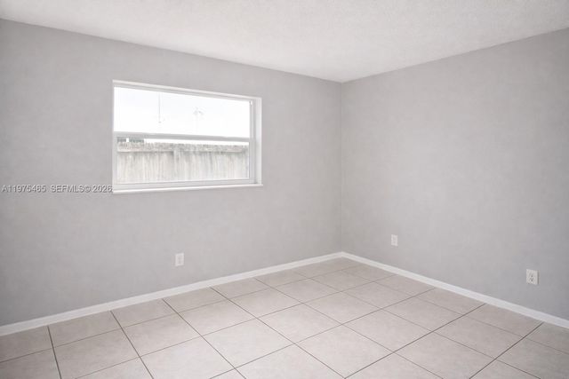 3841 NE 3rd Ave 2, Oakland Park, FL 33334