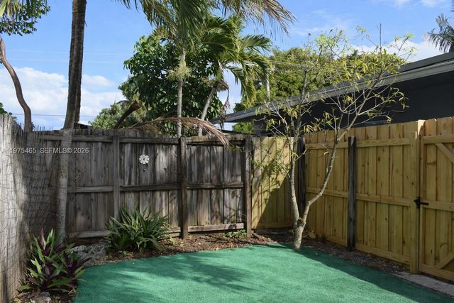 3841 NE 3rd Ave 2, Oakland Park, FL 33334