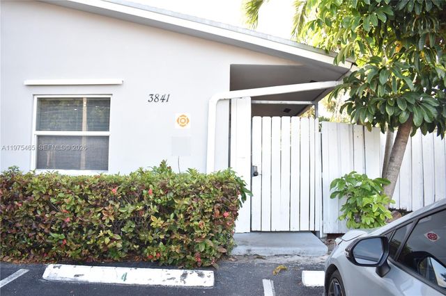 3841 NE 3rd Ave 2, Oakland Park, FL 33334