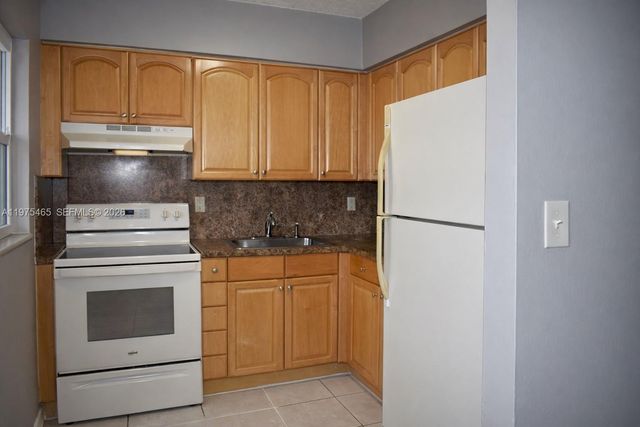 3841 NE 3rd Ave 2, Oakland Park, FL 33334