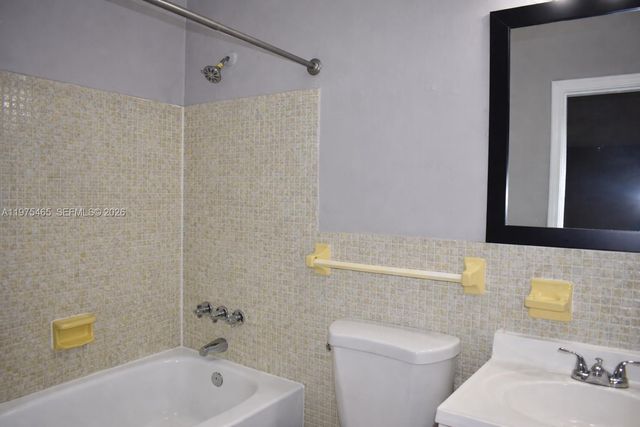 3841 NE 3rd Ave 2, Oakland Park, FL 33334