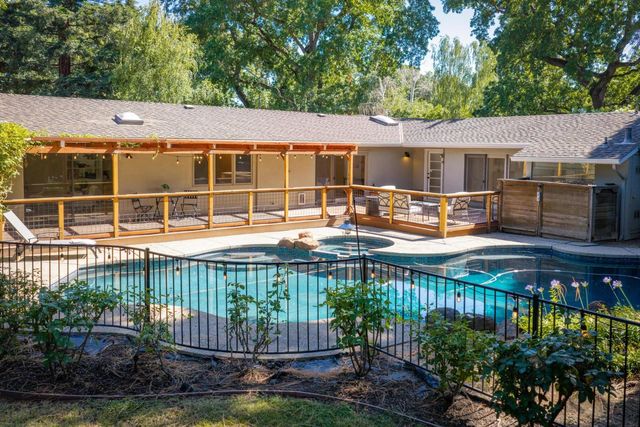 7315 Parkwoods Dr, Stockton, CA 95207