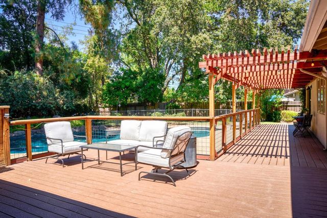 7315 Parkwoods Dr, Stockton, CA 95207