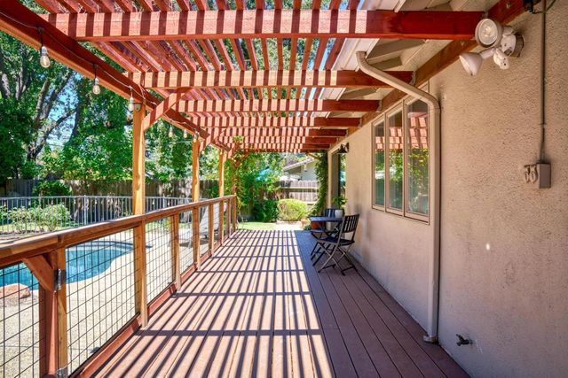 7315 Parkwoods Dr, Stockton, CA 95207