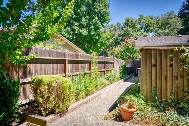 7315 Parkwoods Dr, Stockton, CA 95207