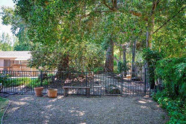 7315 Parkwoods Dr, Stockton, CA 95207