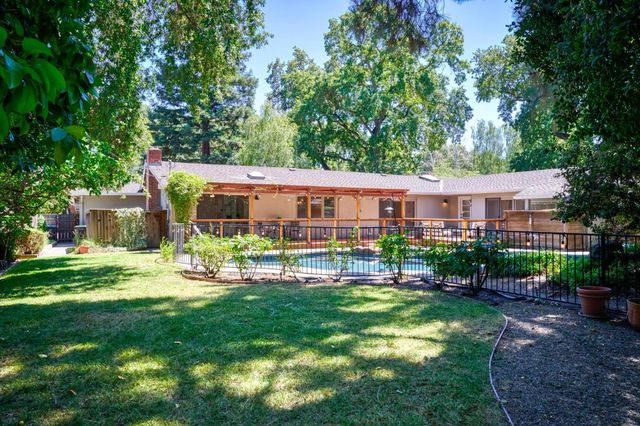 7315 Parkwoods Dr, Stockton, CA 95207
