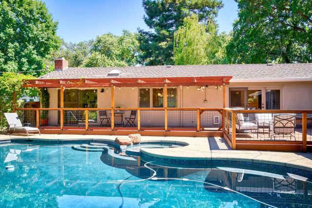 7315 Parkwoods Dr, Stockton, CA 95207