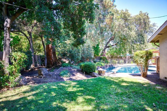 7315 Parkwoods Dr, Stockton, CA 95207