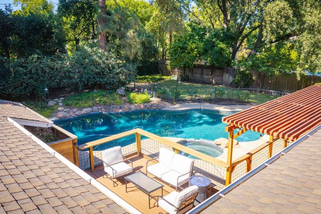 7315 Parkwoods Dr, Stockton, CA 95207