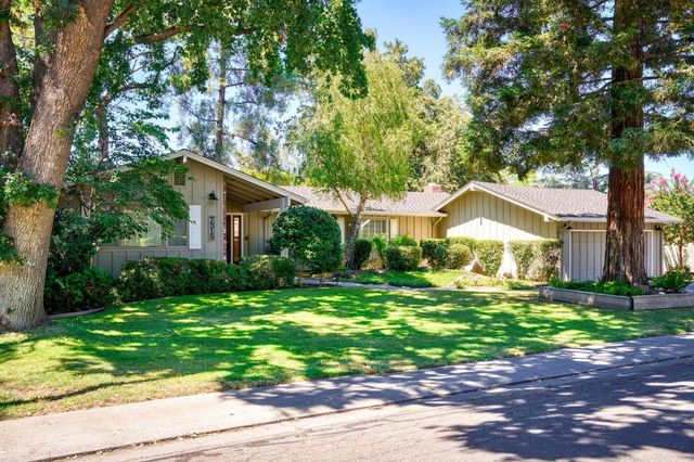 7315 Parkwoods Dr, Stockton, CA 95207