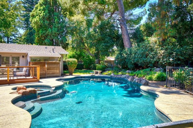 7315 Parkwoods Dr, Stockton, CA 95207