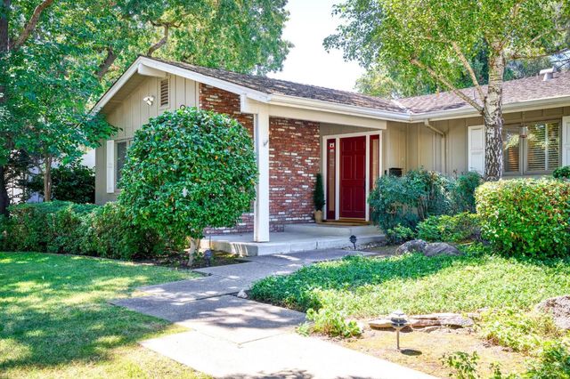 7315 Parkwoods Dr, Stockton, CA 95207