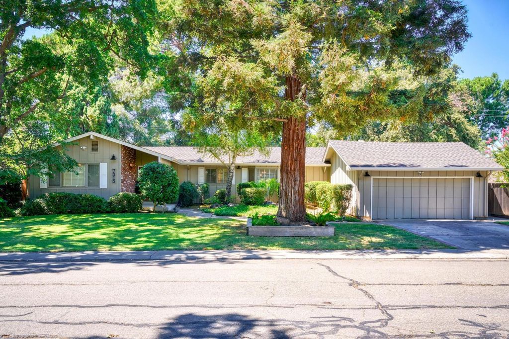 7315 Parkwoods Dr, Stockton, CA 95207