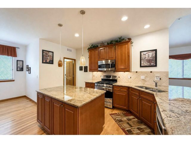639 Summer Hawk Dr, Longmont, CO 80504