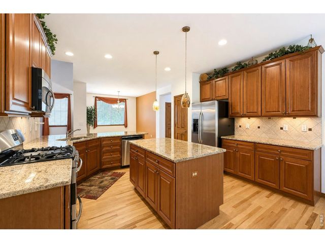 639 Summer Hawk Dr, Longmont, CO 80504