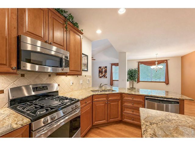 639 Summer Hawk Dr, Longmont, CO 80504
