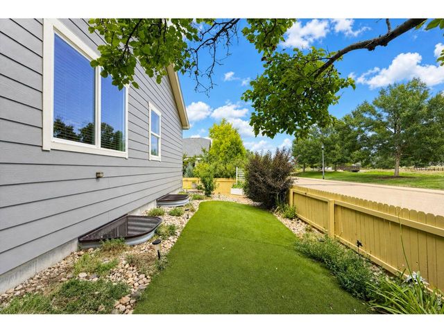 639 Summer Hawk Dr, Longmont, CO 80504